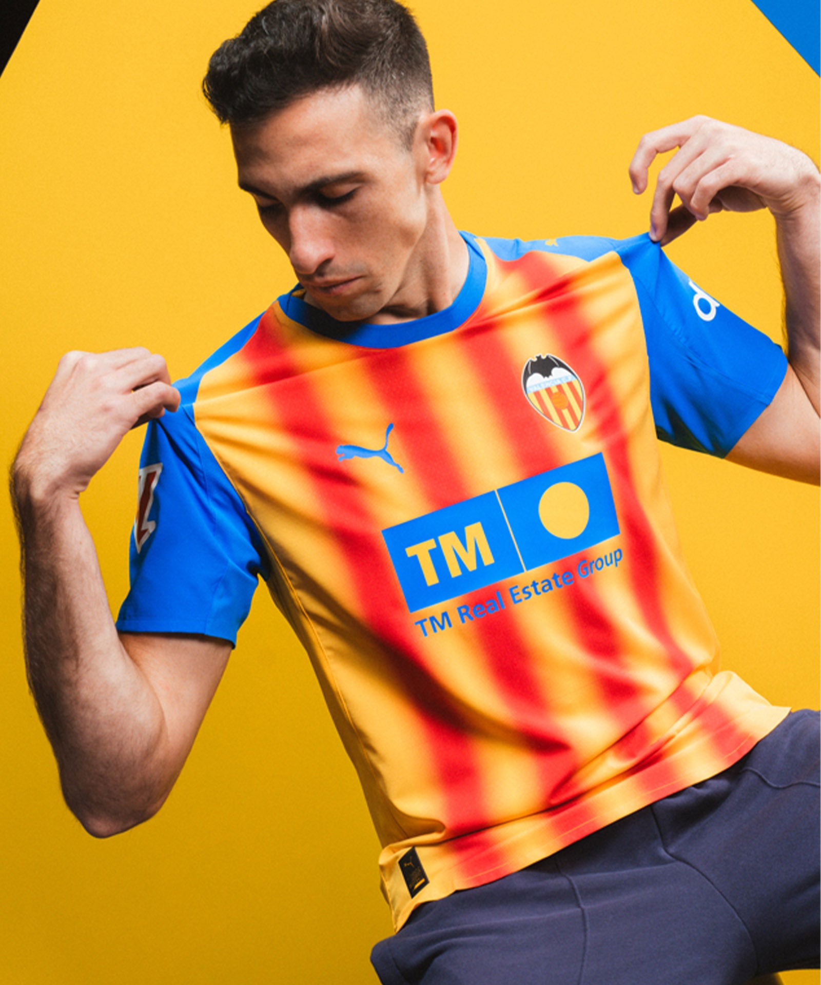 OFFICIAL KIT - Valencia Football Club - Valencia Club de Fútbol