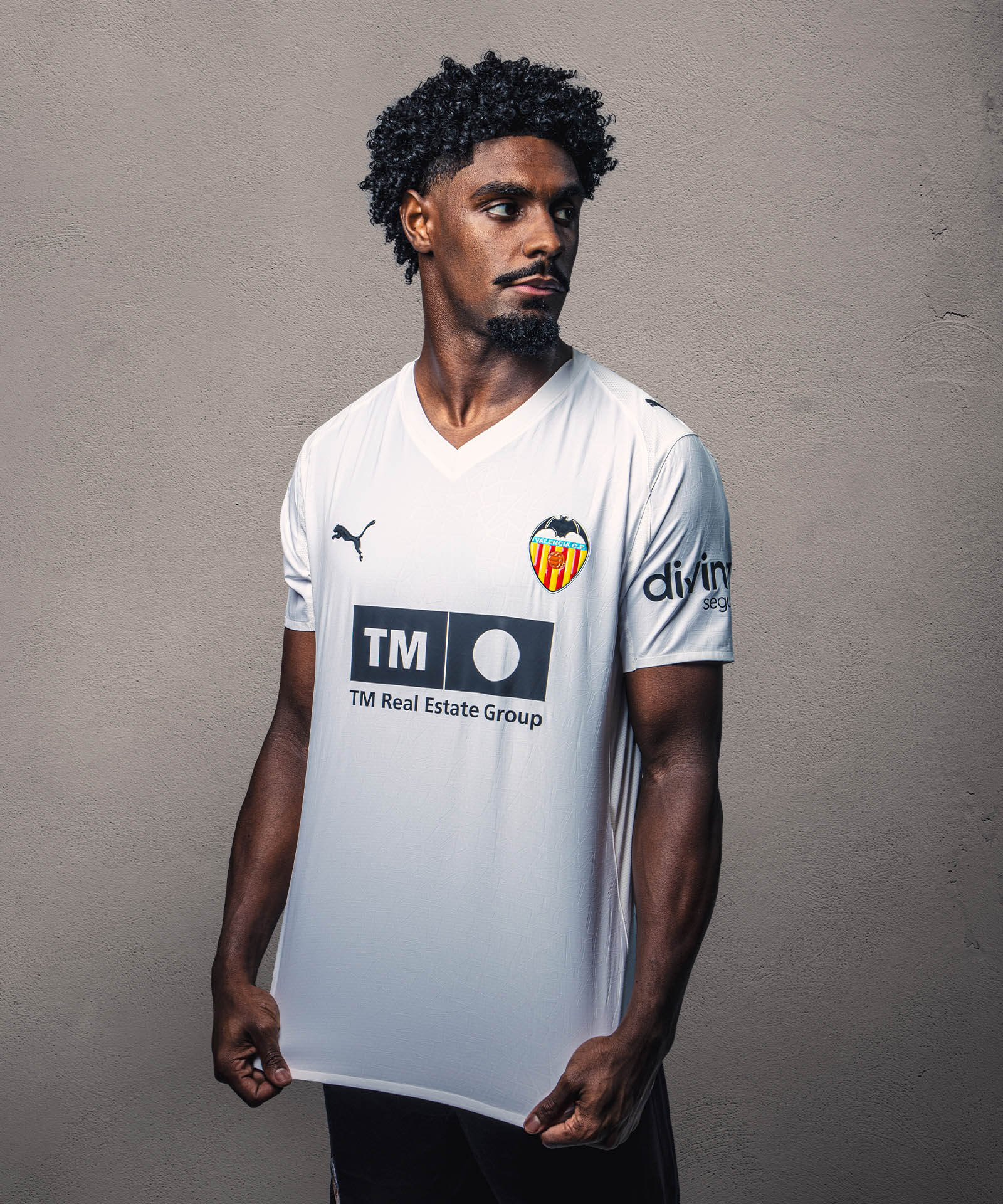 OFFICIAL KIT - Valencia Football Club - Valencia Club de Fútbol